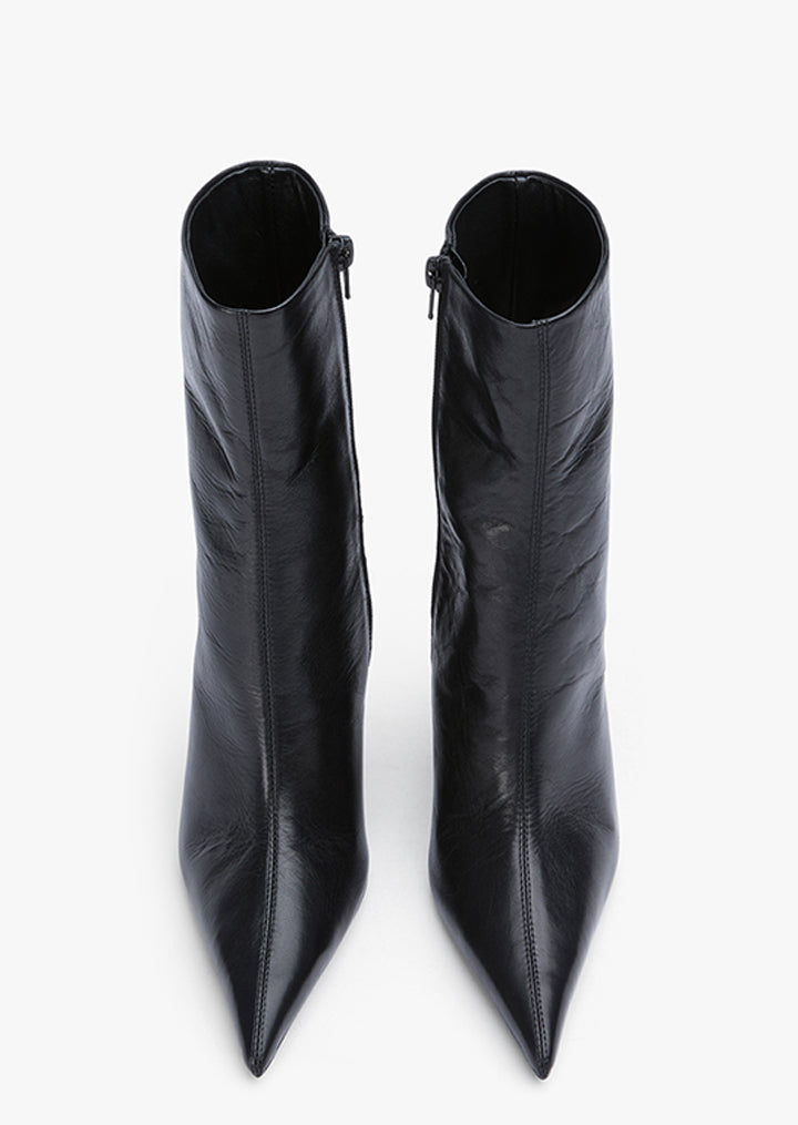 Iris Black Vintage
