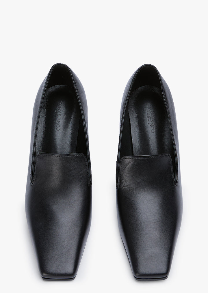 Quirky Black Como